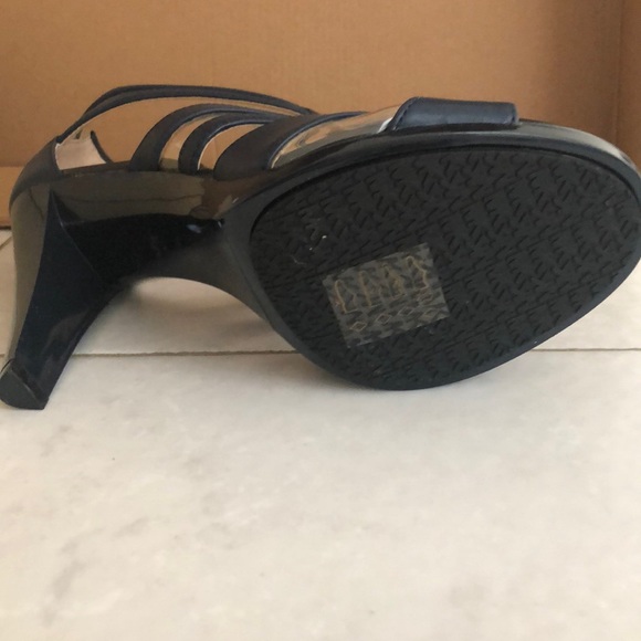 Michael Kors Berkeley T Strap heels NAVY - Picture 7 of 7